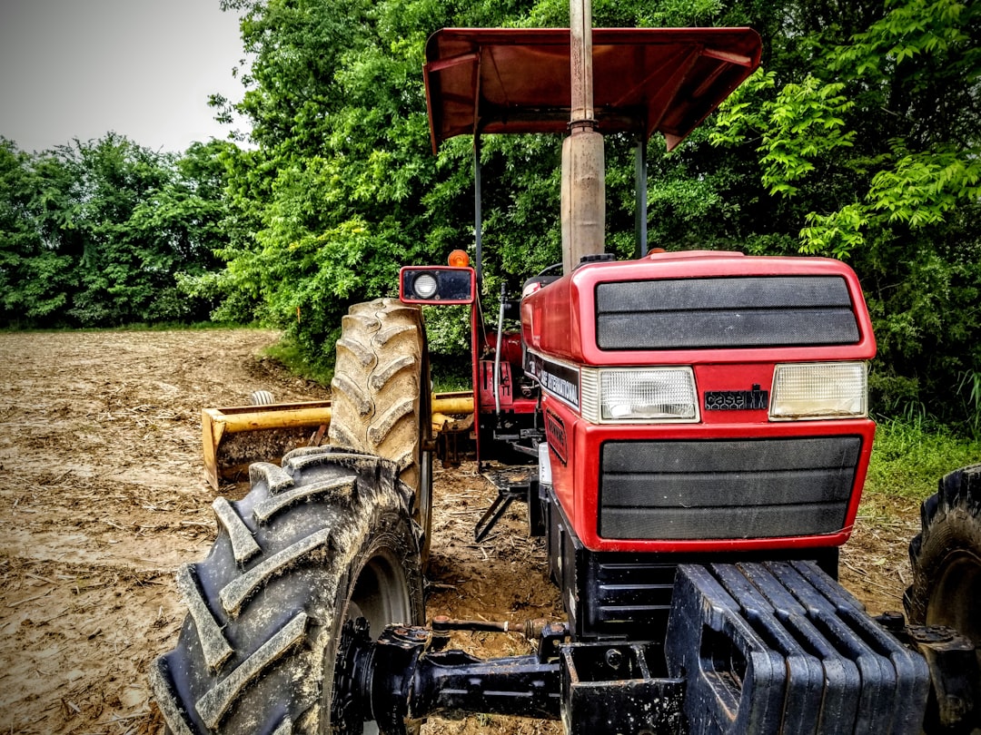 Photo Tractor Plow